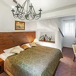 Agnes Hotel 4*