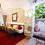 Agnes Hotel 4*