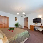 Agnes Hotel