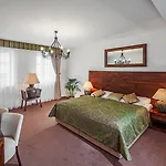 Agnes Hotel